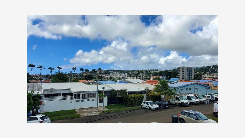 A louer local commercial neuf 130m² Fort de France
