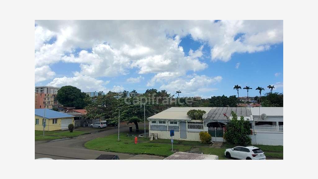 A louer local commercial neuf 130m² Fort de France