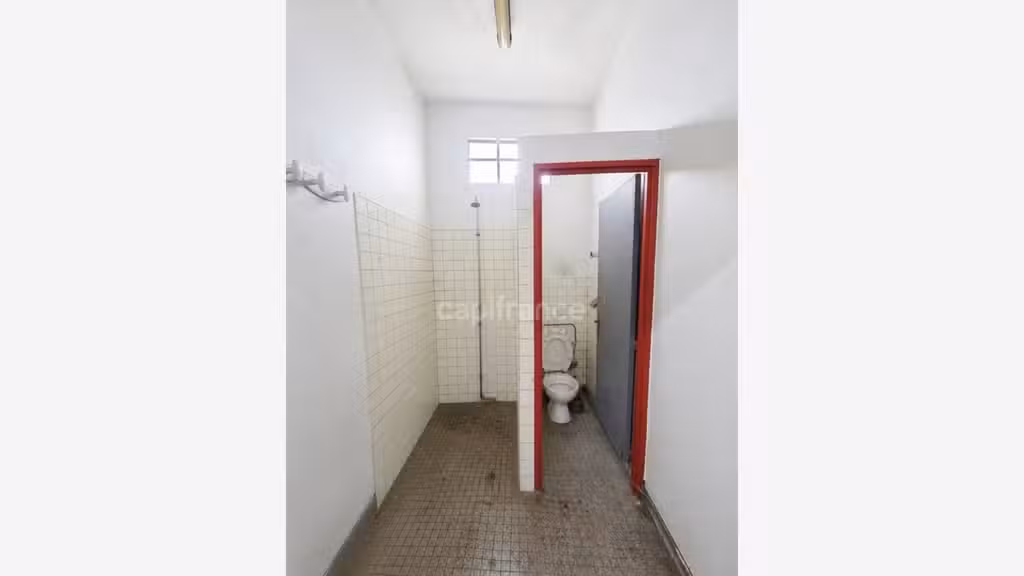 A louer local commercial de 79m² à Fort de France