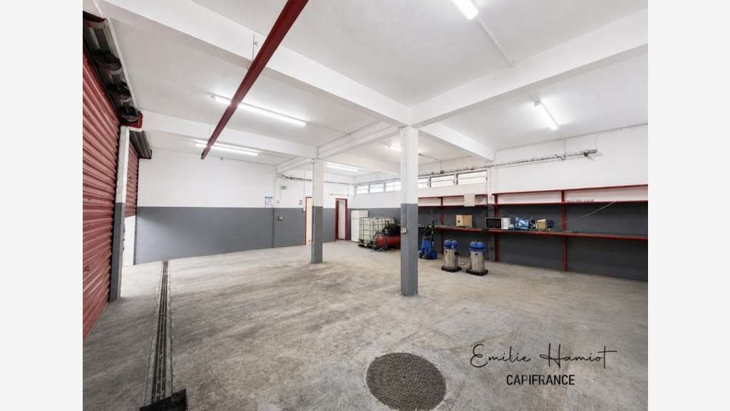 A louer - Local Commercial de 79m² - Route de