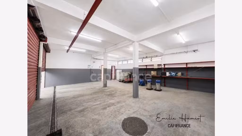 A louer local commercial de 79m² à Fort de France