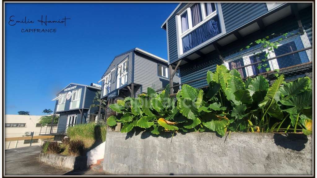 A louer - Local commercial en duplex - Fort de