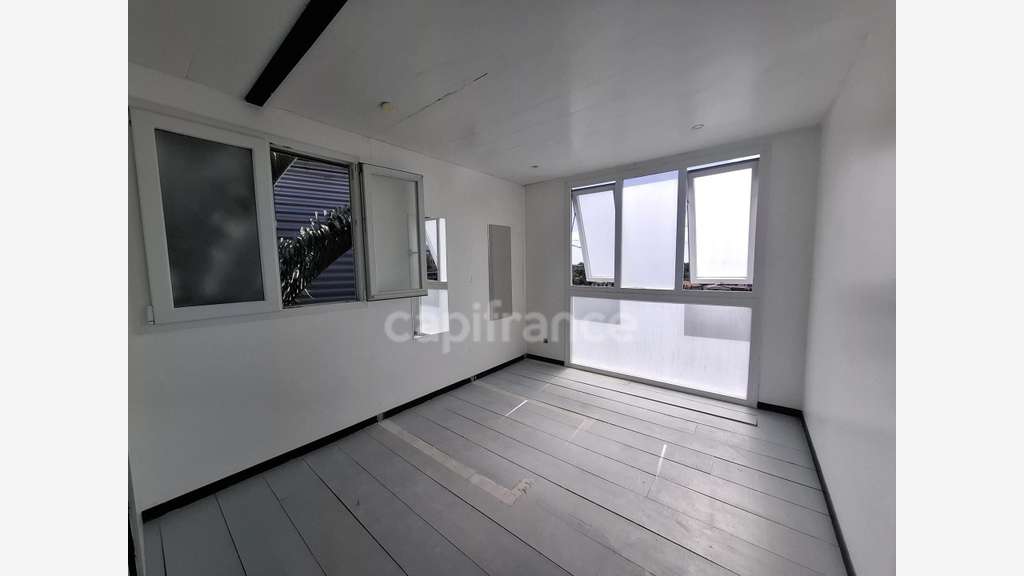 A louer - Local commercial en duplex - Fort de