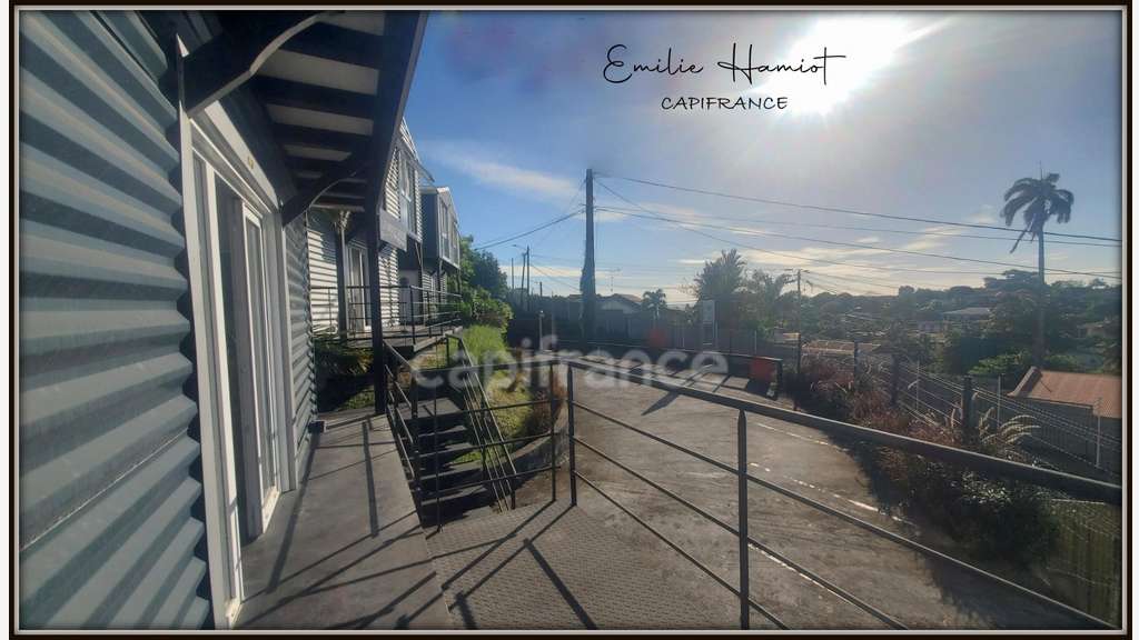 A louer - Local commercial en duplex - Fort de