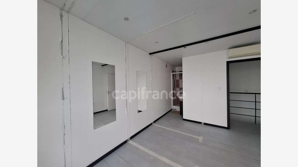 A louer - Local commercial en duplex - Fort de