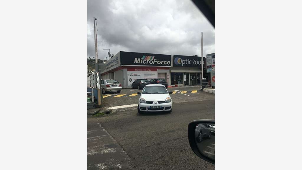 LOCAL COMMERCIAL 266 M2 Dillon, propre