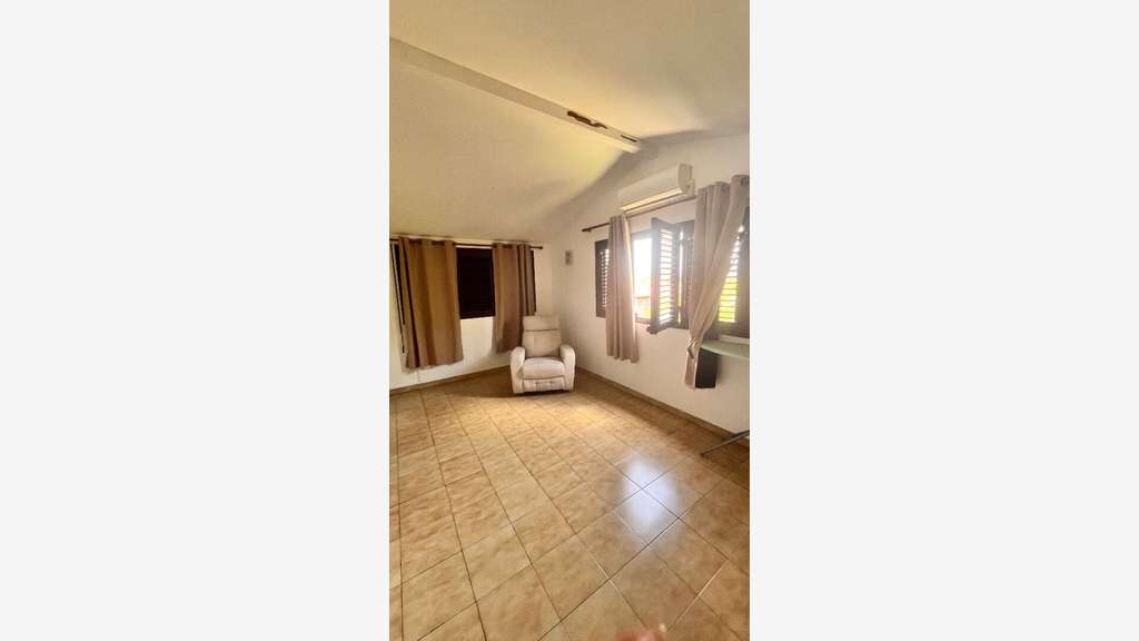 Locaux commerciaux /bureaux 200 m2 BELLEVUE FORT