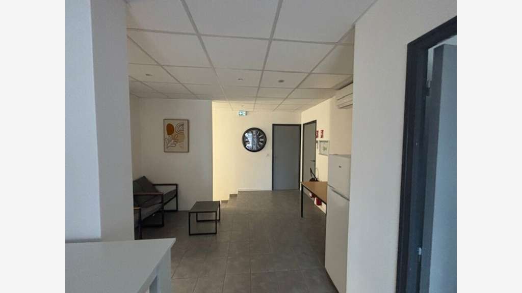 Location local commercial 16m² R+1 Fos-sur-Mer