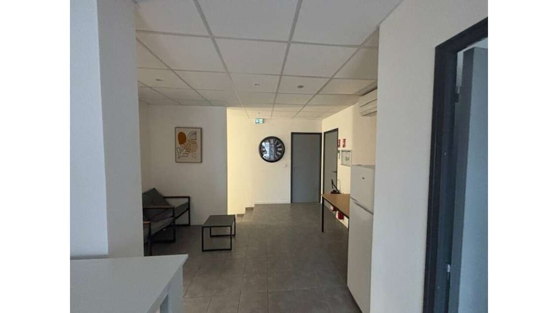 Local commercial 16m² R+1 à louer à Fos-sur-Mer