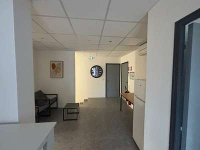 Location local commercial 16m² R+1 Fos-sur-Mer
