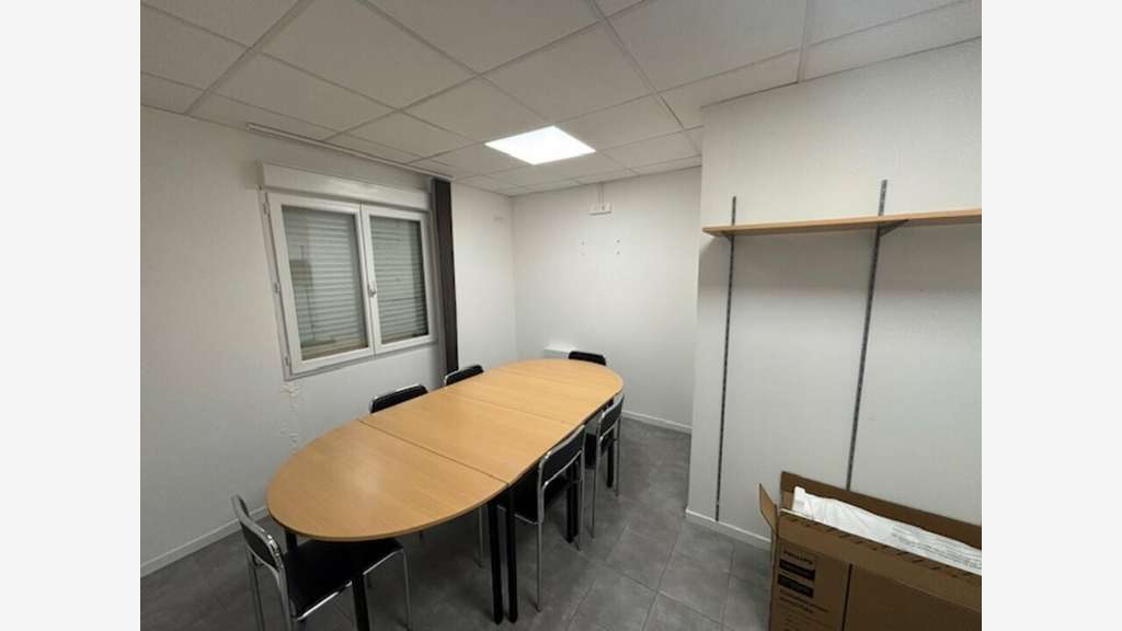 Location local commercial 16m² R+1 Fos-sur-Mer