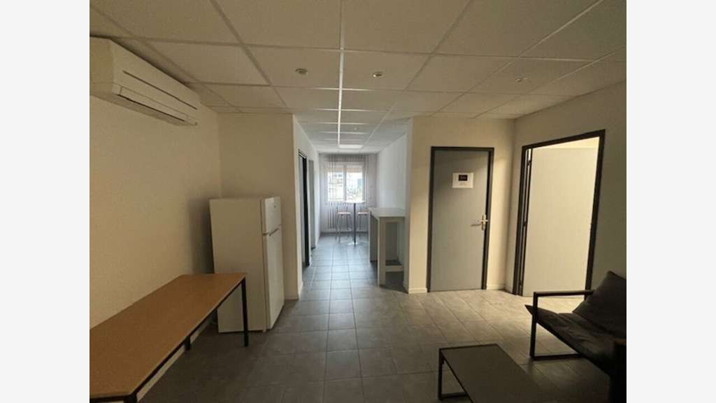 Local commercial 16m² R+1 à louer à Fos-sur-Mer