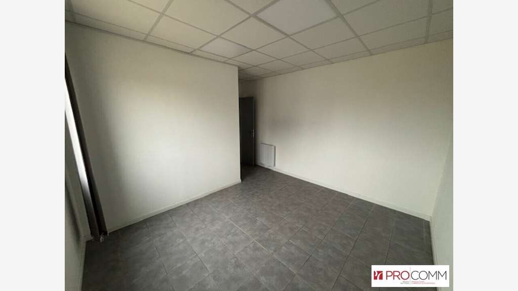 Local commercial 16m² R+1 à louer à Fos-sur-Mer
