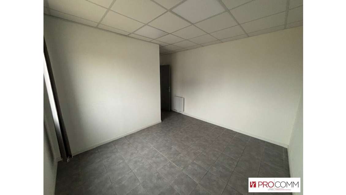Local commercial 16m² R+1 à louer à Fos-sur-Mer