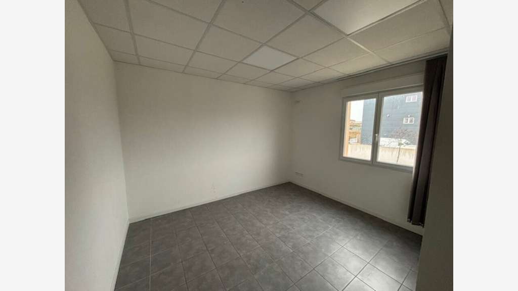 Local commercial 16m² R+1 à louer à Fos-sur-Mer