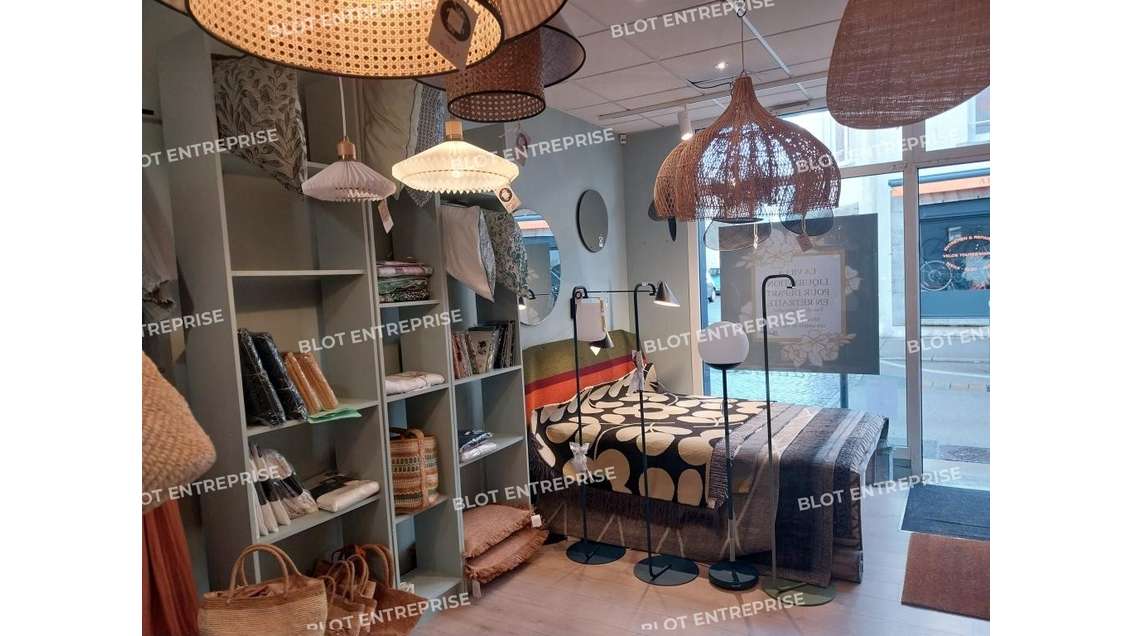 A louer local commercial 97m² à Fouesnant