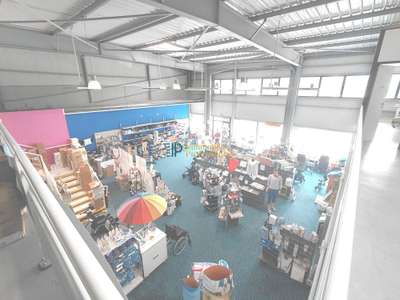 A louer local commercial 426m² en zc à Fouesnant