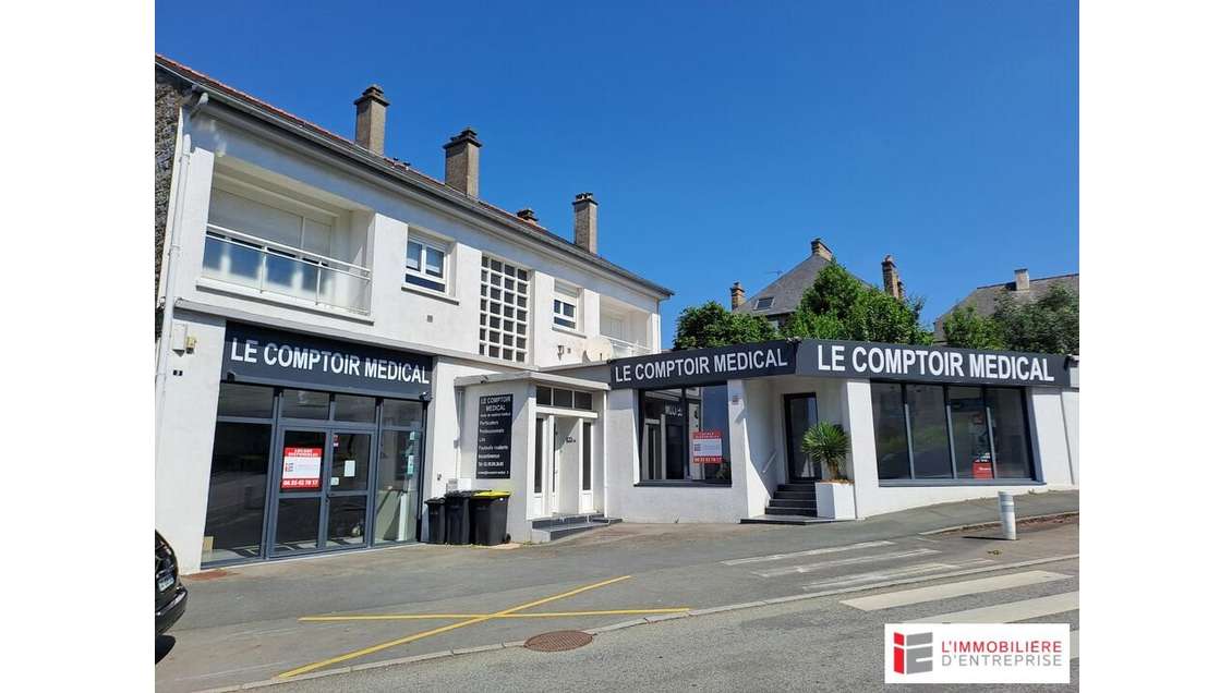 Location local commercial de 413m² à Fougères