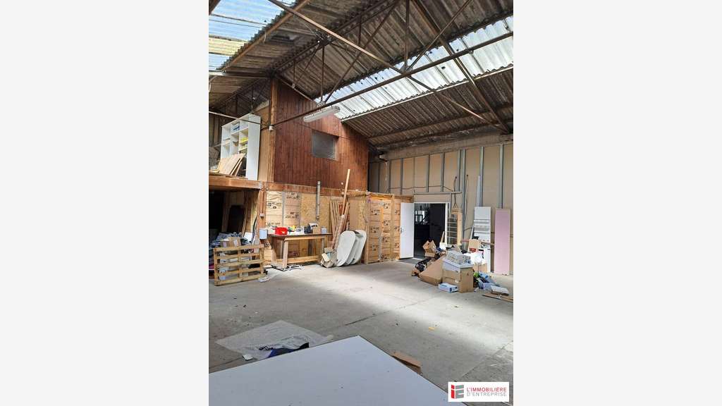 Location local commercial de 413m² à Fougères