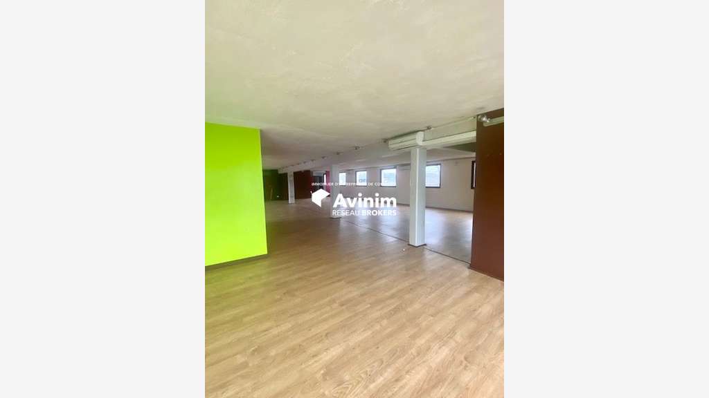 A louer local 270m² zone commerciale Franconville