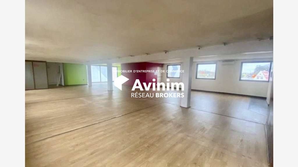 A louer local 270m² zone commerciale Franconville