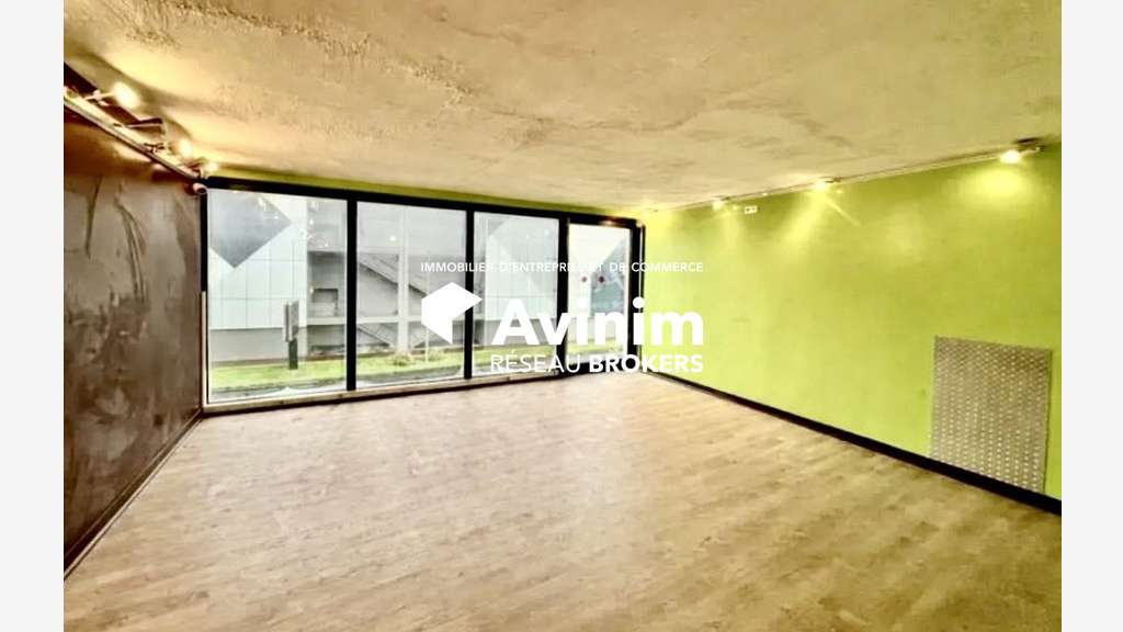 A louer local 270m² zone commerciale Franconville