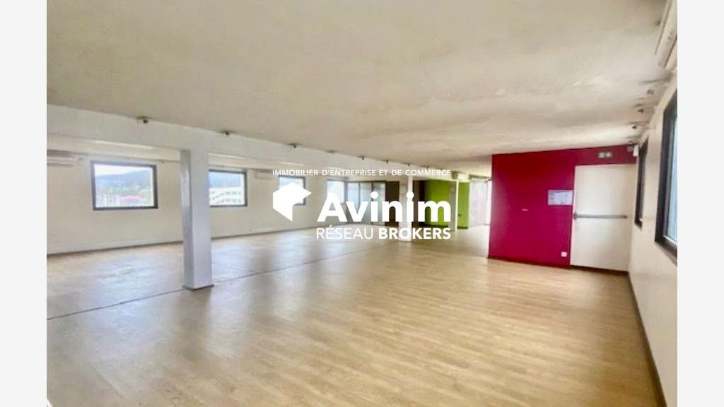 A louer local 270m² zone commerciale Franconville