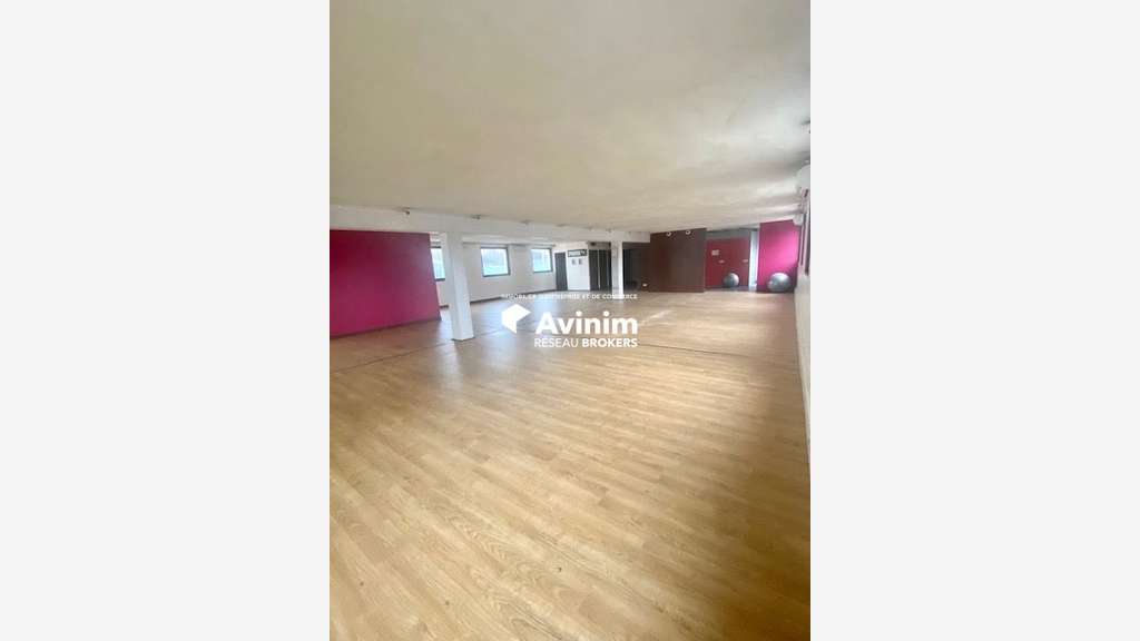 A louer local 270m² zone commerciale Franconville