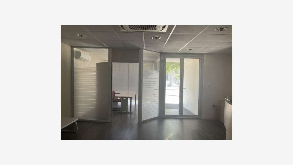 A louer boutique de 160m² + sous sol Frangy centre