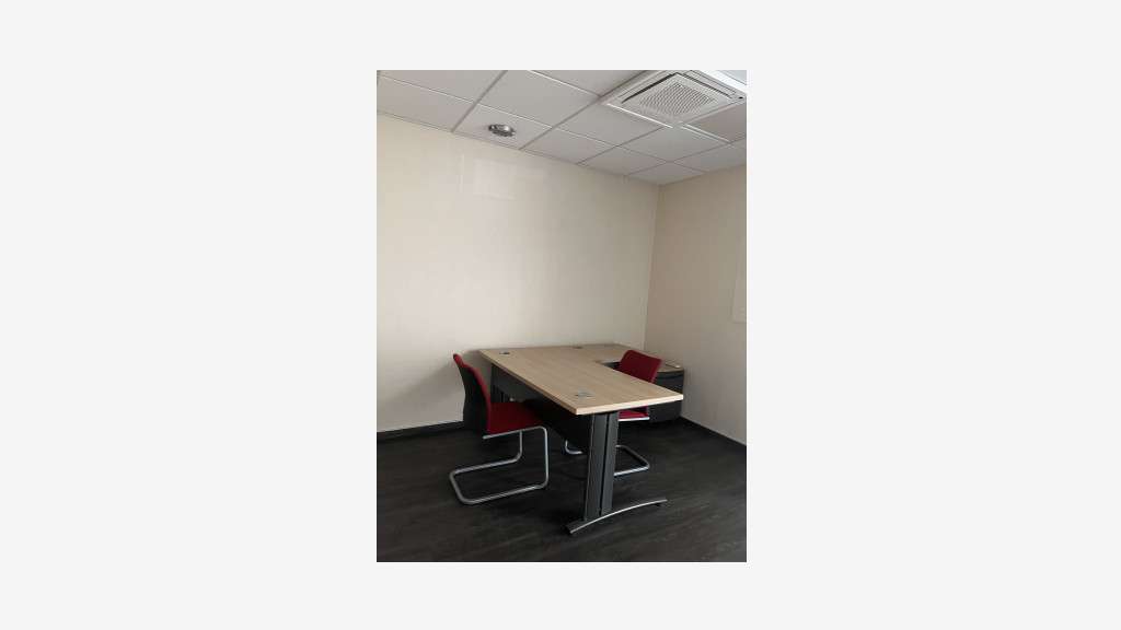 A louer boutique de 160m² + sous sol Frangy centre