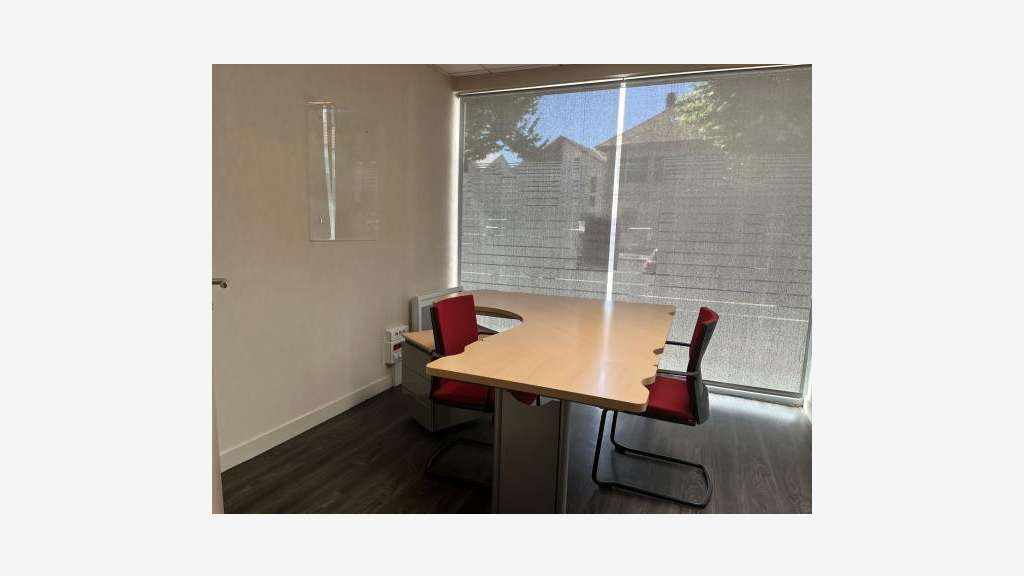 A louer boutique de 160m² + sous sol Frangy centre