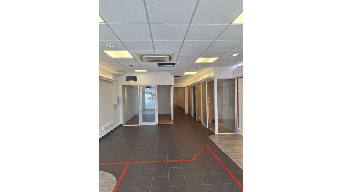 Local commercial et bureaux de qualité  à Fréjus