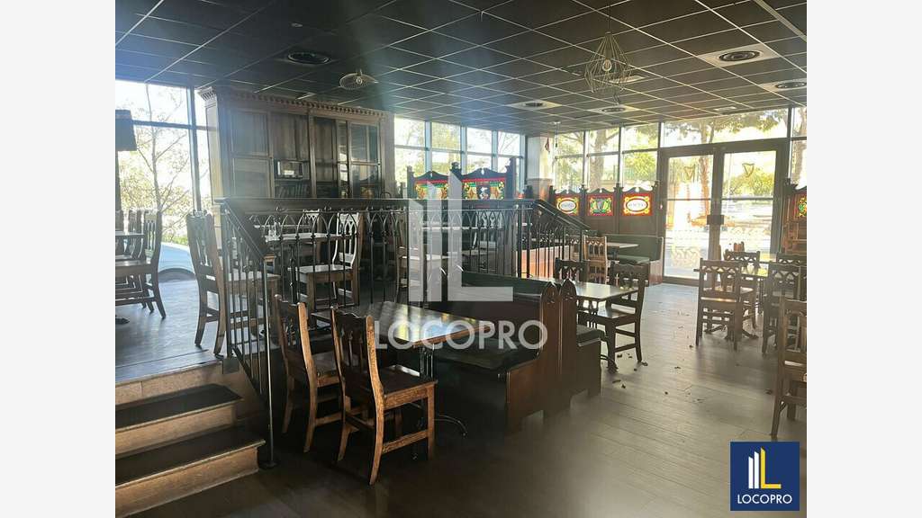 A louer local 540m² très bonne visibilité à Fréjus