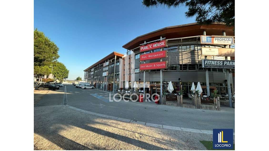 A louer local 540m² très bonne visibilité à Fréjus