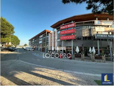 A louer local 540m² très bonne visibilité à Fréjus