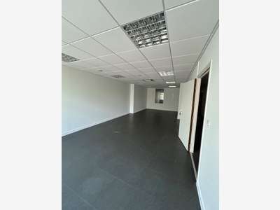 A louer local commercial 293m² à Fréjus proche N7