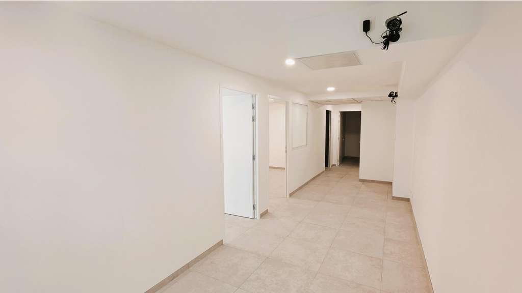 À louer local neuf 80m²  à Fréjus zone Capitou