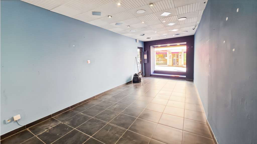 Local commercial 32m² à louer empl N°1 à Fréjus