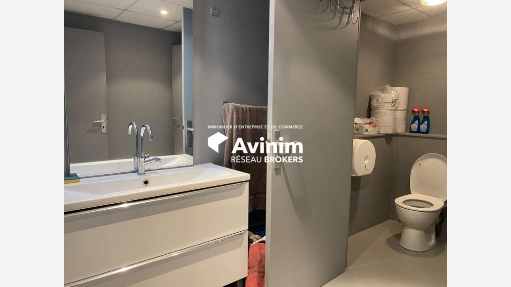 Local commercial 1630m² ZA Lapalud à Fréjus