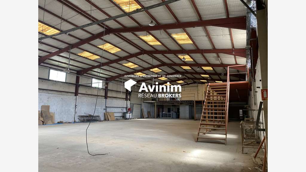 Local commercial 1630m² ZA Lapalud à Fréjus
