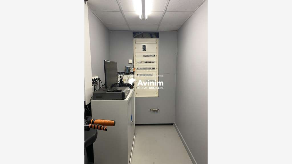 Local commercial 1630m² ZA Lapalud à Fréjus