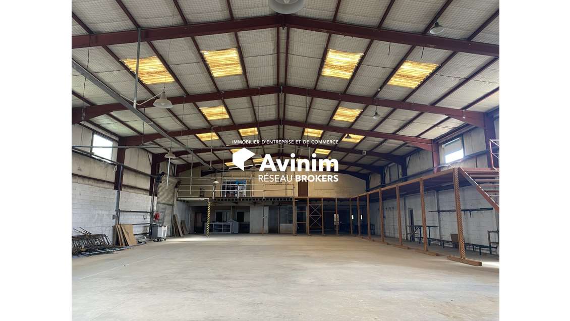 Local commercial de 1 630m² Lapalud a Frejus