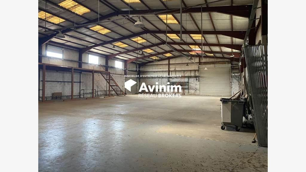 Local commercial 1630m² ZA Lapalud à Fréjus