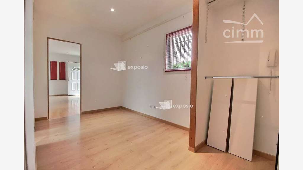 Location local commercial 78m² Grésivaudan Froges