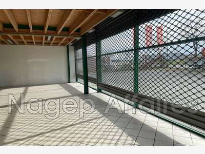 AV local de 700m² en zone artisanale à Gannat