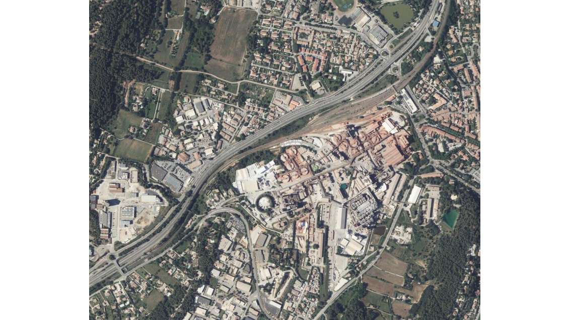 Location local 104m² à Gardanne