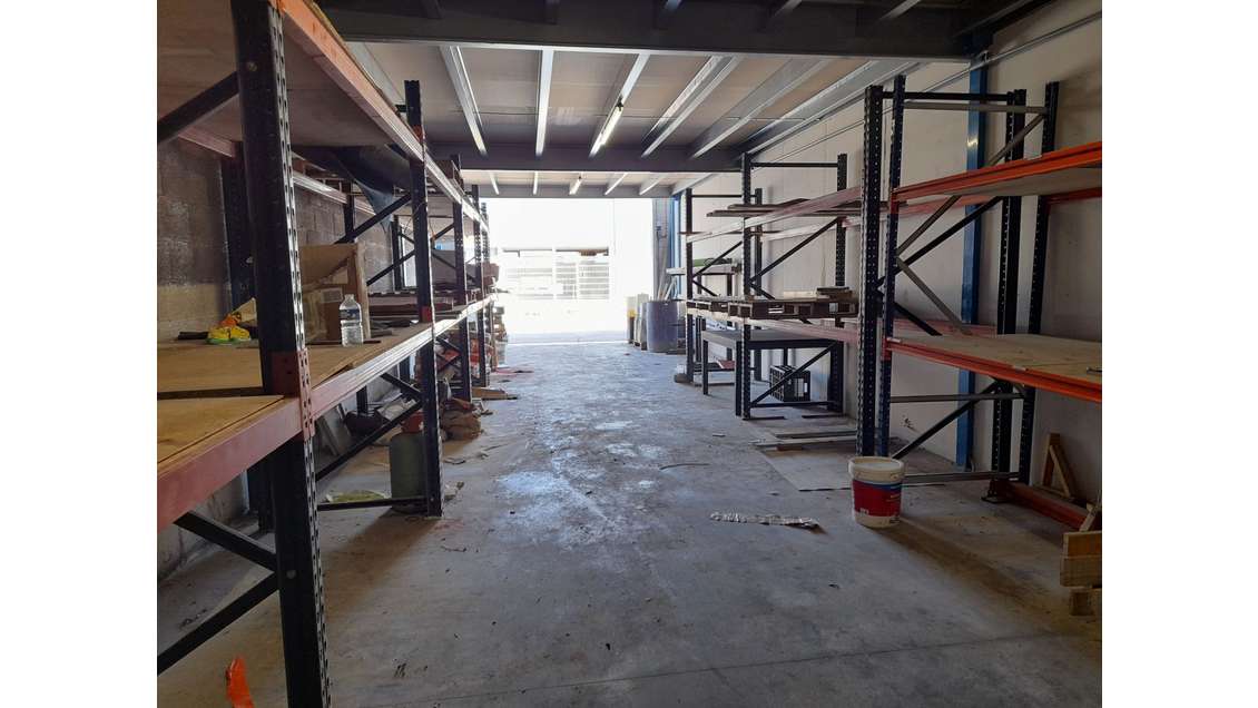 Local commercial 230m² zone Avon à Gardanne