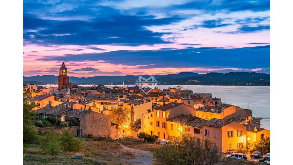 A louer local 117m² potentiel après travaux Gassin