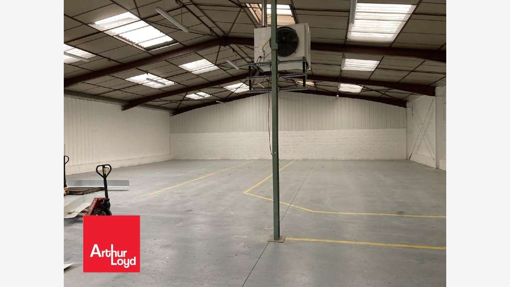A louer local de 432m² avec quai à Chartres agglo