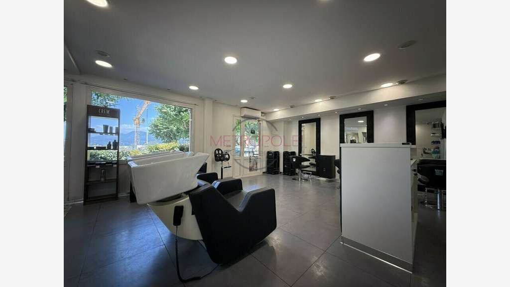 Loue local commercial 49m² centre ville Gattières
